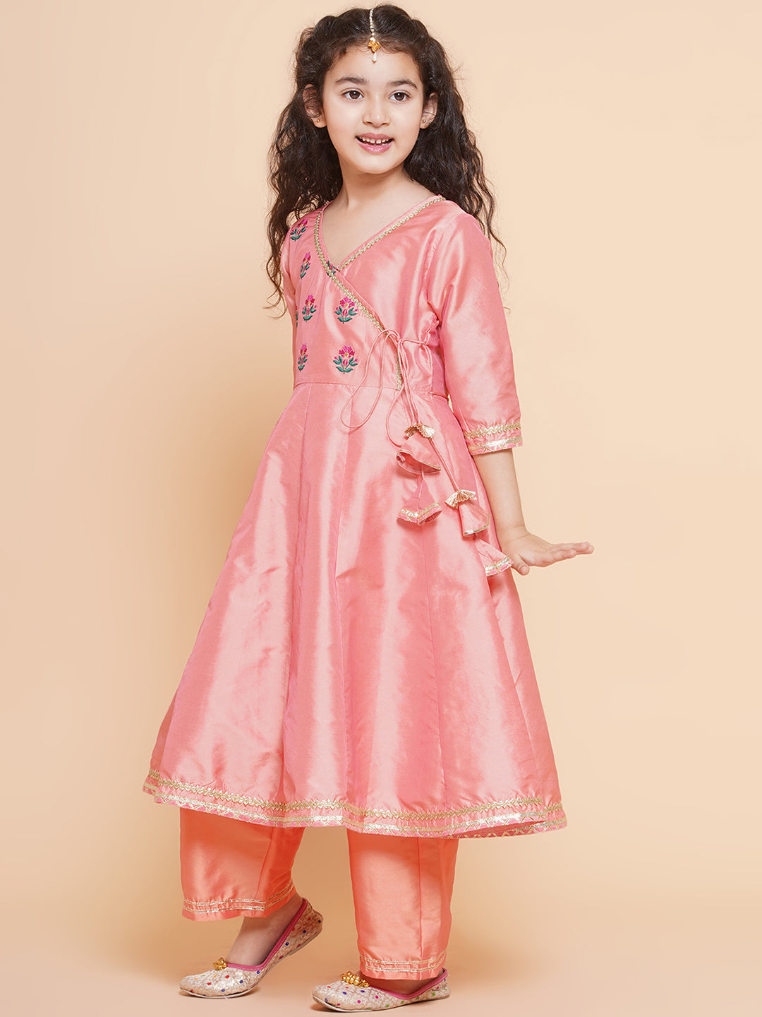 Bitiya by Bhama - Placement Embroidered Three-Fourth Sleeves Above Knee Length Silk Kurta & Trouser With Dupatta - Peach